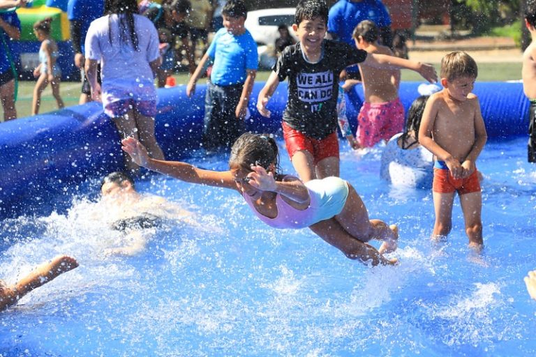 Diversión acuática para más de 5 mil niños en La Florida este verano