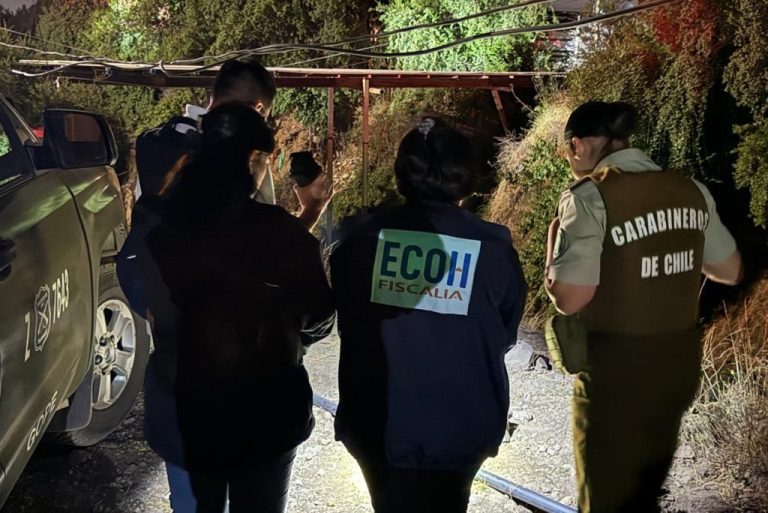 Encuentran cadáver con múltiples heridas cortopunzantes en canal del regadío en Puente Alto