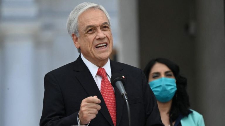 ¿Qué opinas?: Proponen levantar estatua de Sebastián Piñera en el Palacio de La Moneda