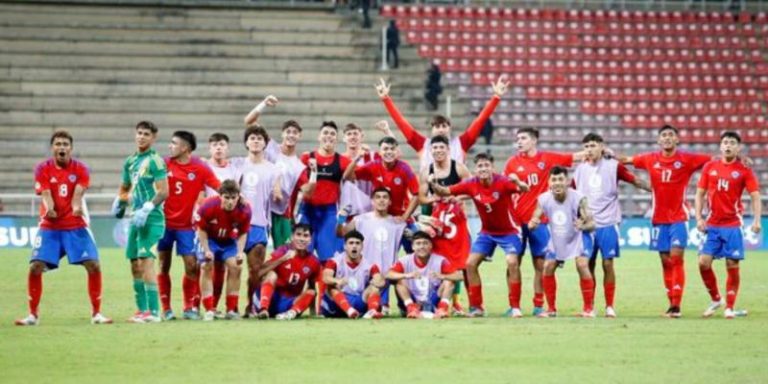 La Roja Sub-20 mantiene el sueño del cuadrangular final tras victoria agónica ante Perú gracias a Francisco Rossel 2025-01-28T17:30:49.000Z.jpg