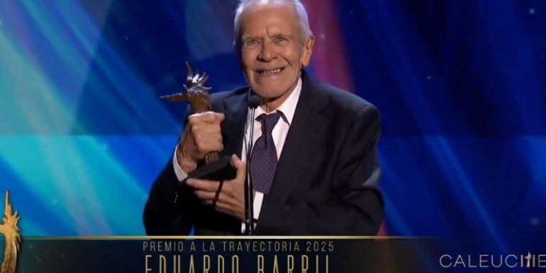 Homenaje a Eduardo Barril: Premio Caleuche a la Trayectoria en el Teatro Oriente emociona al mundo del espectáculo chileno 2025-01-31T12:19:16.000Z.jpg
