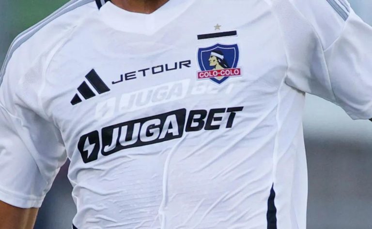 Colo Colo celebra su centenario con una camiseta conmemorativa que honra 100 años de historia y pasión albo 2025-02-08T20:47:53.000Z.jpg