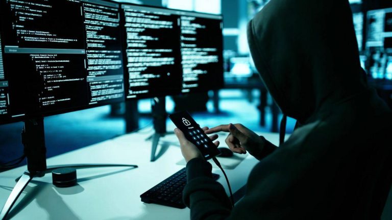 NSA recomienda reiniciar tu smartphone semanalmente para mejorar la seguridad cibernética y el rendimiento sin importar si es iOS o Android 2025-02-11T00:58:55.000Z.jpg