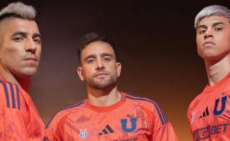 Universidad de Chile sorprende con el lanzamiento de su innovadora segunda camiseta roja para la temporada 2025 2025-02-12T13:29:28.000Z.jpg