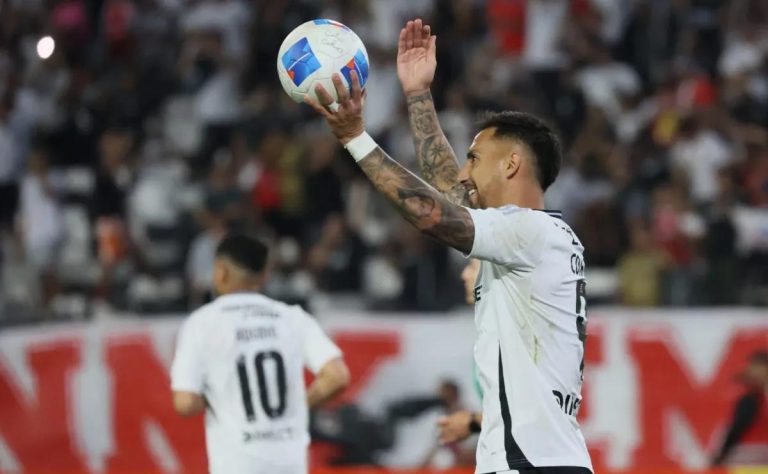 Colo Colo inicia la temporada 2025 con triunfo arrollador en la Copa Chile gracias al hat trick de Javier Correa 2025-02-13T16:04:32.000Z.jpg