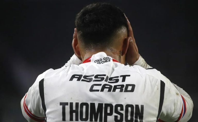 Colo Colo descarta retorno de Jordhy Thompson debido a problemas extrafutbolísticos y mantiene firme su postura disciplinaria 2025-02-14T17:18:27.000Z.jpg
