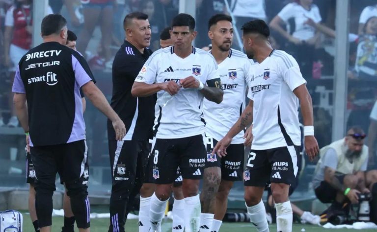 Esteban Pavez lidera con confianza: La feroz competencia en el mediocampo de Colo Colo marca el inicio de la Liga de Primera 2025 2025-02-14T18:05:46.000Z.jpg