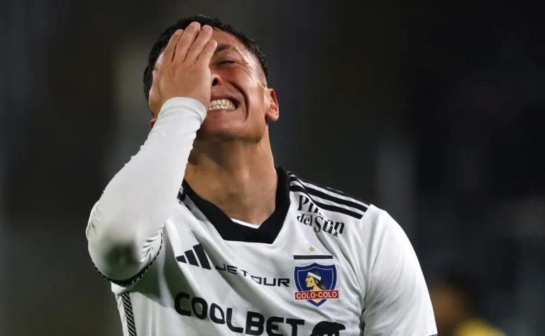 Colo Colo vence 3-1 a Deportes La Serena a pesar de las ausencias clave de Cristián Zavala y Arturo Vidal en el Campeonato Nacional 2025-02-16T23:22:37.000Z.jpg