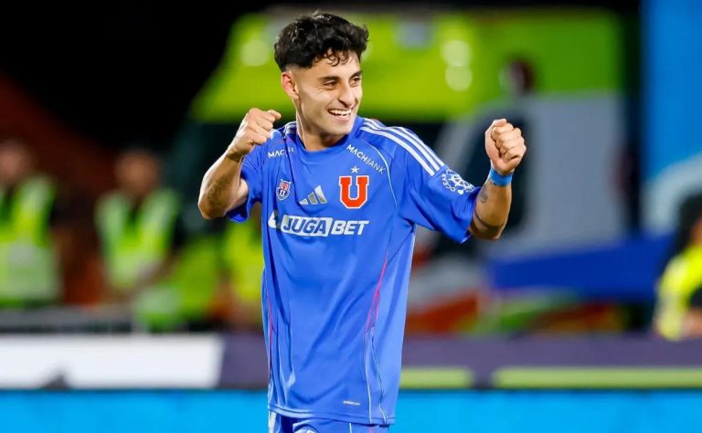 Universidad de Chile debuta con victoria en el Campeonato Nacional 2025 destacando a Javier Altamirano como estrella emergente del mediocampo azul 2025-02-17T02:08:19.000Z.jpg