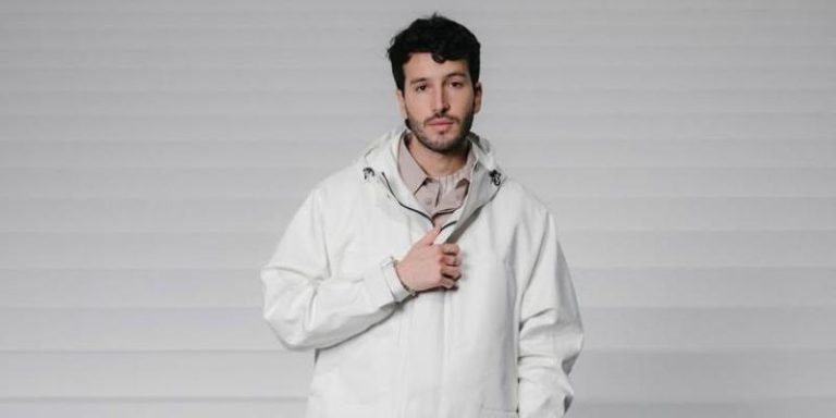 Sebastián Yatra en Silla de Ruedas Antes de Viña del Mar: Preocupación por su Salud y Confirmación de su Actuación en el Festival 2025-02-20T17:13:52.000Z.jpg
