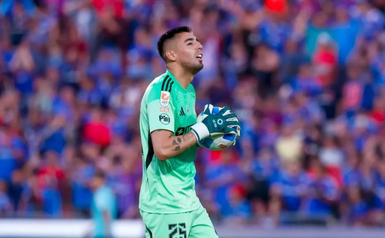 Universidad de Chile triunfa en una ajustada contienda ante Unión La Calera: Victoria azul alcanza posición destacada en la tabla gracias al gol de Nicolás Guerra y brillante actuación de Gabriel Castellón 2025-02-24T13:38:11.000Z.jpg