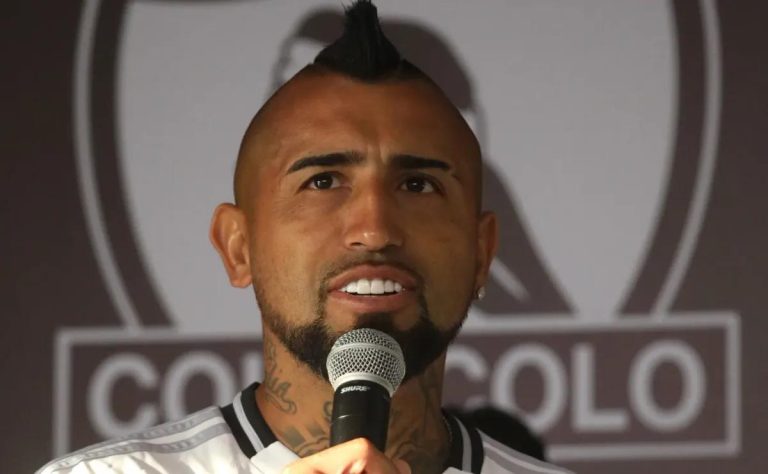 “Colo Colo sufre derrota en el Monumental mientras Arturo Vidal desata risas con su ingenioso humor a pesar de su lesión” 2025-02-25T13:56:01.000Z.jpg