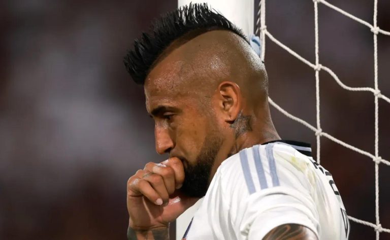 Arturo Vidal enciende alarmas en Colo Colo tras nueva lesión y queda casi descartado ante Huachipato en el Campeonato Nacional 2025-02-27T10:15:05.000Z.jpg