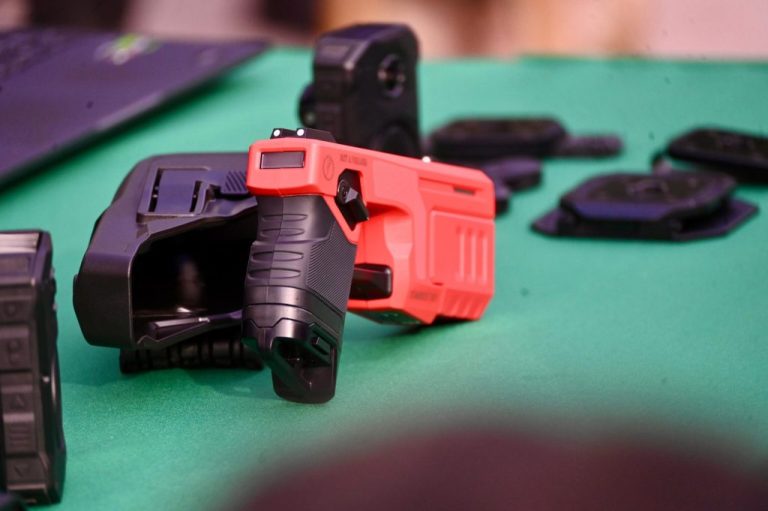 Tras doble homicidio en Puente Alto: Carabineros utilizará pistolas Taser en procedimientos de VIF