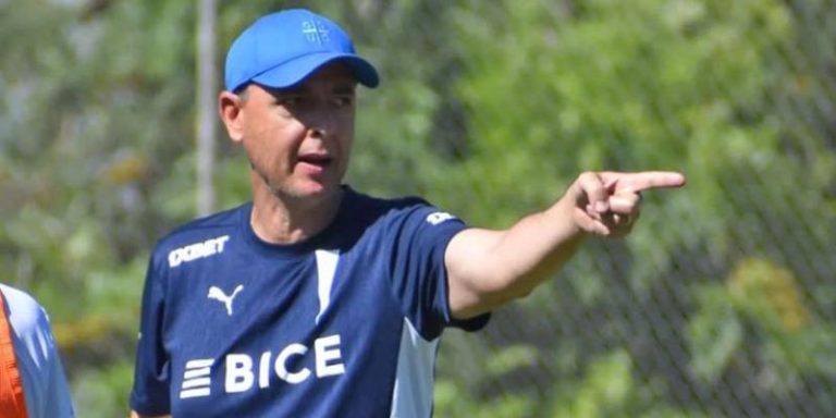 Universidad Católica triunfa en polémico duelo contra Deportes Iquique: arbitraje cuestionado y tensión en el Campeonato Nacional 2025 2025-03-01T23:53:34.000Z.jpg