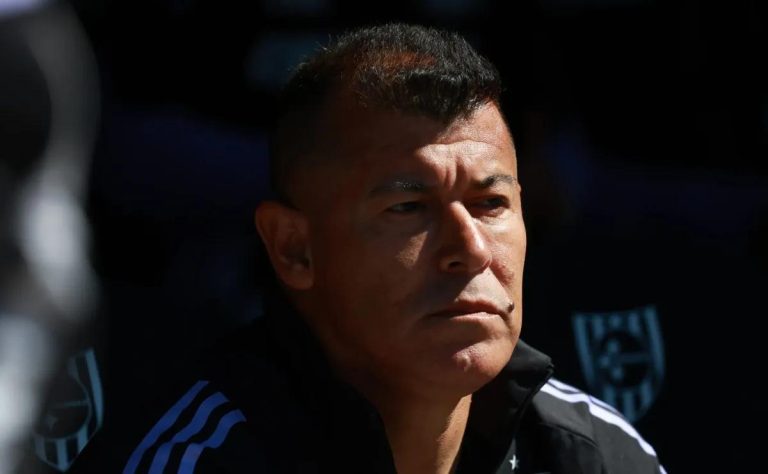 Colo Colo sufre segunda derrota consecutiva en la Liga de Primera 2025: La autocrítica de Jorge Almirón y el llamado a la resiliencia 2025-03-02T18:20:56.000Z.jpg