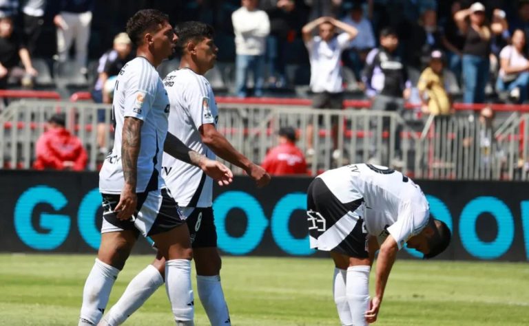 Colo Colo sufre amarga derrota ante Huachipato y Claudio Aquino se convierte en el blanco de las críticas en el Campeonato Nacional 2025 2025-03-03T11:07:53.000Z.jpg