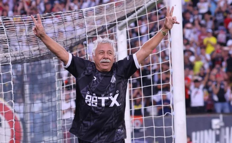 Carlos Caszely elige a David Arellano como el jugador más importante en la historia de Colo Colo al acercarse el centenario del club 2025-03-05T20:34:09.000Z.jpg