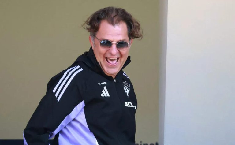Advertencias del Chino Hisis sobre el futuro de Colo Colo: clave la humildad y esfuerzo continuo en la temporada 2025 2025-03-05T22:48:41.000Z.jpg