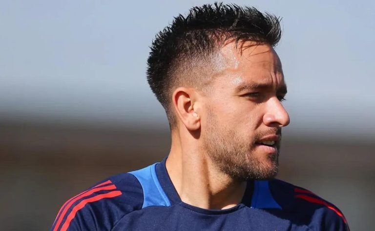 Universidad de Chile encara el duelo ante Unión Española con incertidumbre por la lesión de Matías Zaldivia: exentrenador sugiere estrategia clave para la defensa 2025-03-06T13:54:40.000Z.jpg
