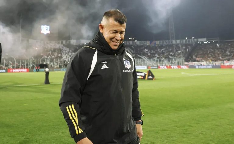 Colo Colo alista su estrategia para el sorteo de la Copa Libertadores 2025 con Jorge Almirón en la delegación 2025-03-08T16:21:14.000Z.jpg