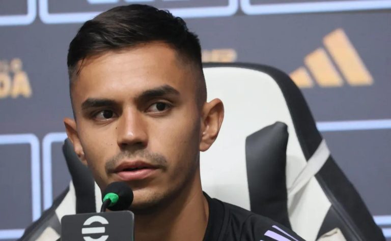 Colo Colo Critica Suspensión del Clásico por Mal Estado de Canchas: Urge Mejorar Infraestructura del Fútbol Chileno 2025-03-12T20:03:19.000Z.jpg