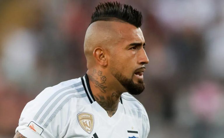 Arturo Vidal sorprende con confesión sobre su futuro rol como defensor central en Colo Colo: revela su polifuncionalidad en el ‘Podcast Centenario’ 2025-03-14T12:08:29.000Z.jpg