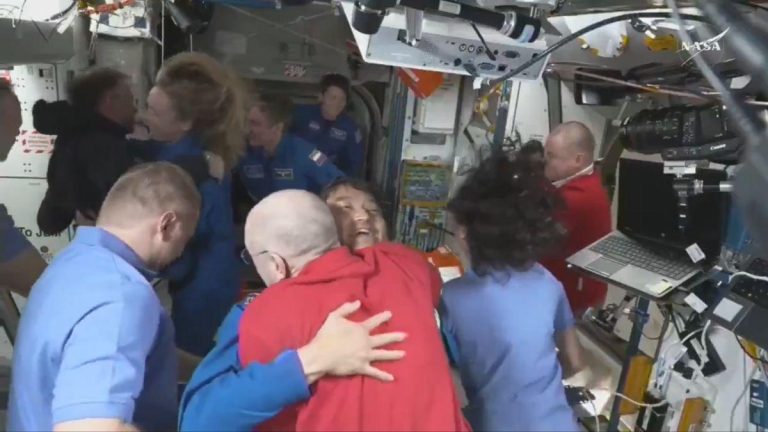 Nuevos astronautas llegan a la ISS con la misión Crew-10 de SpaceX, mientras conflictos y problemas técnicos desafían a Boeing 2025-03-16T21:50:09.000Z.jpg