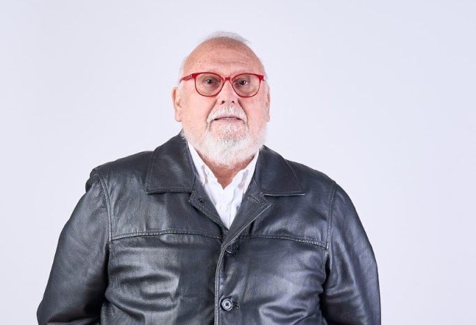 Ricardo Zúñiga, el vecino de Puente Alto que plasma su interioridad y visión de mundo en la poesía