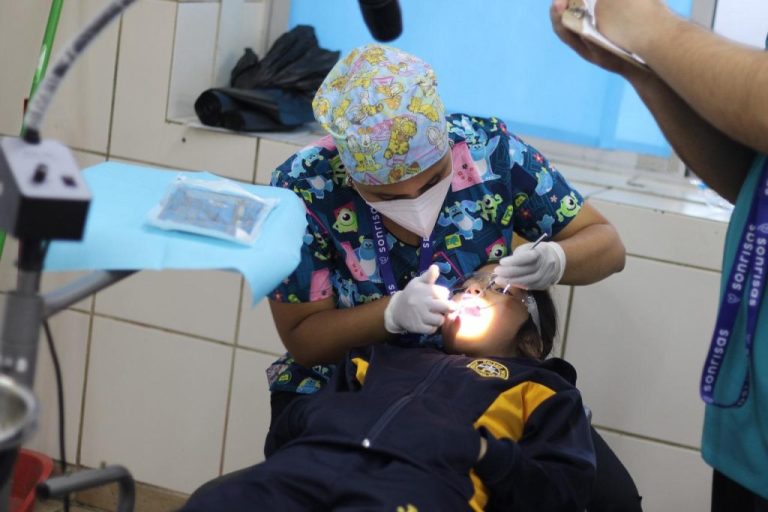 Más de 100 niños beneficiados tras operativo dental en Puente Alto
