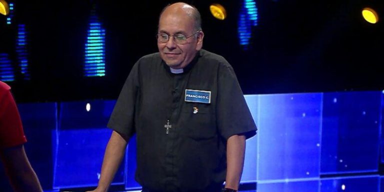 Francisco Castro, el sacerdote que sorprendió en ‘The Floor’ Chile con un poderoso mensaje de reconciliación y fe 2025-03-28T16:55:47.000Z.jpg