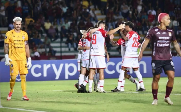 Universidad de Chile se prepara para su regreso triunfal a la Copa Libertadores 2025: enfrentarán a Botafogo en el Estadio Nacional después de 7 años de ausencia. 2025-04-02T14:30:35.000Z.jpg