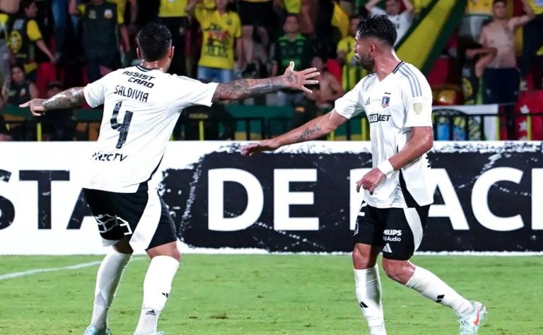 Colo Colo resiste en Colombia: Vladimiro Mimica analiza el empate 3-3 del debut en Copa Libertadores 2025 y destaca el valor del punto como visitante 2025-04-03T02:52:45.000Z.jpg