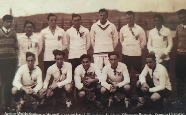 Colo Colo: Cómo David Arellano Revolucionó el Fútbol Chileno con el Nacimiento de una Leyenda 2025-04-04T20:12:22.000Z.jpg