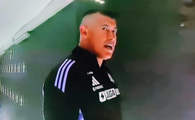 Colo Colo Empata sin Goles ante Santiago Wanderers: Incidentes y Dificultades en su Camino en la Copa Chile 2025-04-07T02:48:19.000Z.jpg