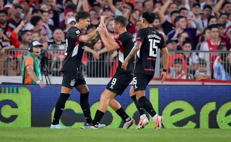 Estudiantes de La Plata enfrenta a Universidad de Chile en la Libertadores con importante baja de Alexis Castro en el mediocampo 2025-04-07T20:57:54.000Z.jpg