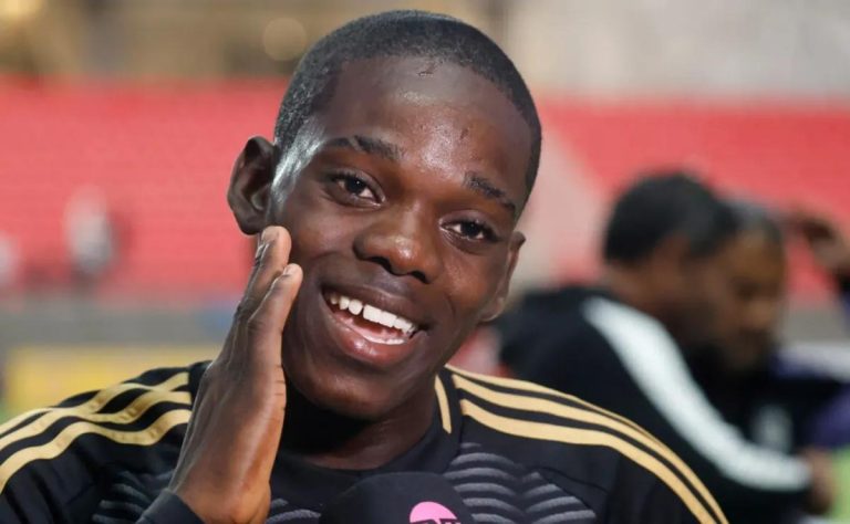 Manley Clerveaux firma su primer contrato profesional con Colo Colo: la joven promesa haitiana se consolida en el fútbol chileno 2025-04-08T00:20:48.000Z.jpg