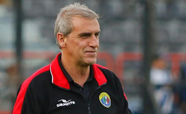 Inicio turbulento en 2025 para Colo Colo bajo Jorge Almirón: Polémica con Brayan Cortés y desafíos en Copa Libertadores 2025-04-08T10:59:58.000Z.jpg