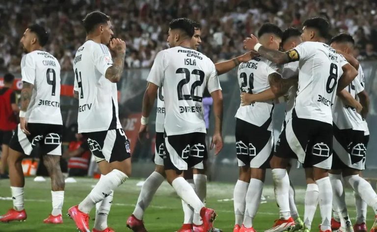 Javier Correa de Colo Colo apoya fervientemente a Estudiantes de La Plata en crucial partido de Copa Libertadores frente a Universidad de Chile 2025-04-08T23:10:15.000Z.jpg