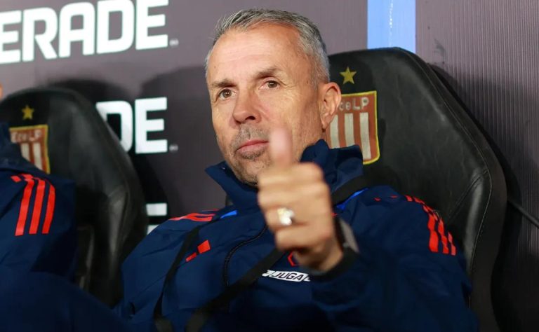 Gustavo Álvarez y el Resurgir de Universidad de Chile: Estrategia Triunfante en la Copa Libertadores Impulsa Futuro Prometedor 2025-04-10T12:13:53.000Z.jpg