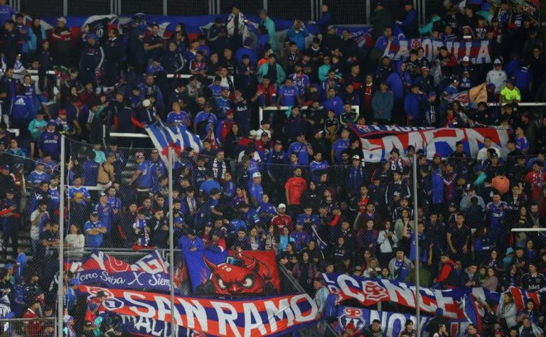Victoria de Universidad de Chile en La Plata: Pasión de la Hinchada Azul en el Triunfo de la Copa Libertadores 2025-04-10T14:39:55.000Z.jpg