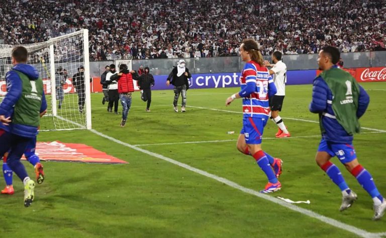 Colo Colo en la cuerda floja: Expectativa por sanciones de Conmebol tras graves incidentes y posible descalificación de la Copa Libertadores 2025-04-12T21:35:09.000Z.jpg