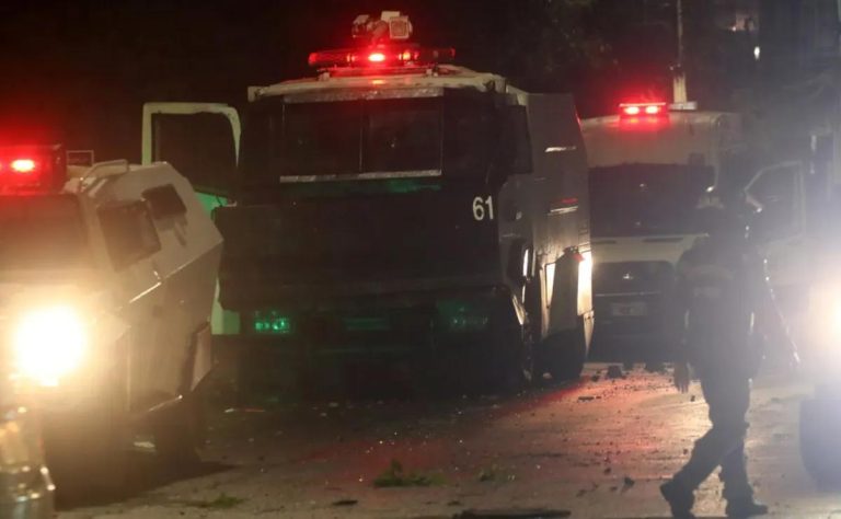 Nuevo giro en el caso de los hinchas fallecidos de Colo Colo: informe revela responsabilidad de carro lanza gases de Carabineros 2025-04-16T02:24:51.000Z.jpg