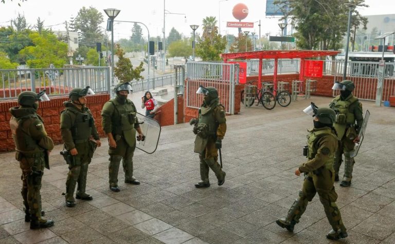 Seguridad y Precaución: Colo Colo y Racing se Enfrentan a Puertas Cerradas en la Copa Libertadores 2025 tras Incidentes Mortales 2025-04-17T17:32:30.000Z.jpg