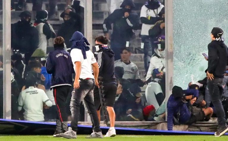Colo Colo inicia acciones legales tras suspensión del partido ante Fortaleza: exigen justicia por incidentes en el Estadio Monumental 2025-04-17T19:38:44.000Z.jpg