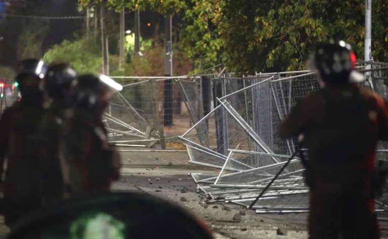 Graves incumplimientos de seguridad en Colo Colo: informe de Carabineros desvela errores fatales en tragedia del Monumental 2025-04-17T19:42:03.000Z.jpg