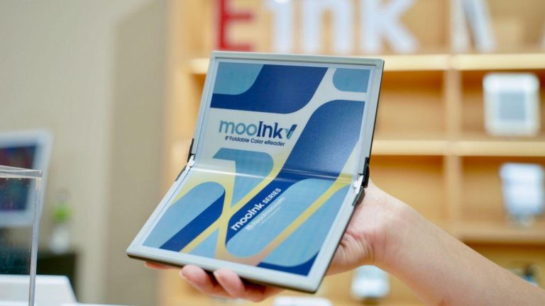 Descubre el MooInk V: el primer e-reader plegable del mundo con pantalla de tinta electrónica a color, diseñado para revolucionar la lectura digital 2025-04-18T04:30:56.000Z.jpg