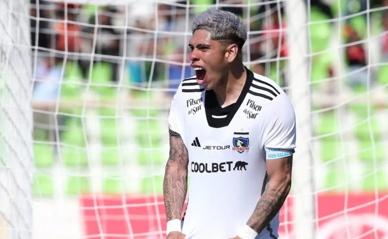 Carlos Palacios: Pasión Eterna por Colo Colo en su Centenario Histórico 2025-04-19T13:54:20.000Z.jpg