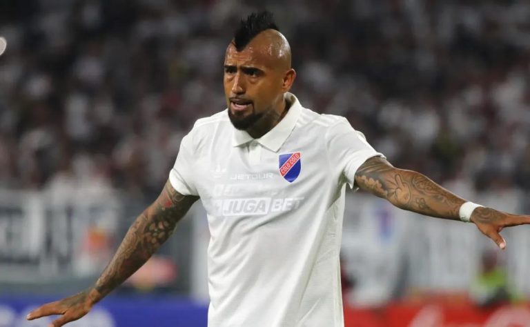 Colo Colo: Fin de Semana sin Fútbol para Honrar a Hinchas Fallecidos en Conmemoraciones y Enfocarse en la Copa Libertadores 2025-04-19T19:40:36.000Z.jpg