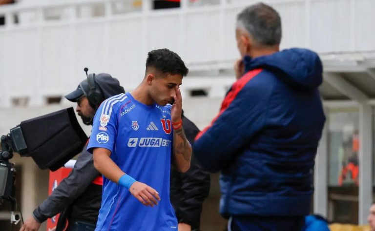 Universidad de Chile enfrenta a Carabobo FC en Copa Libertadores sin Lucas Assadi: Álvarez sorprende con tres arqueros rumbo a Venezuela 2025-04-20T00:12:52.000Z.jpg